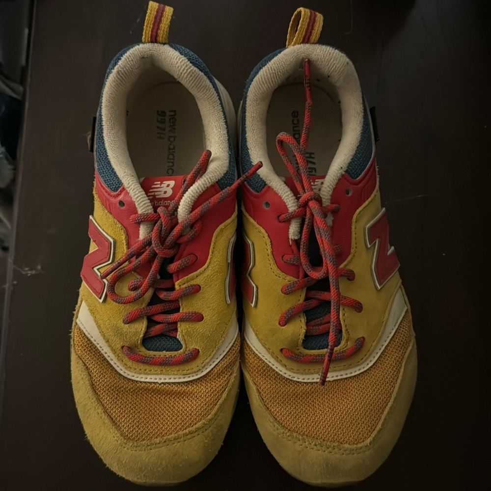 They’re a pair of new balances in n good condition just worn a couple of times.